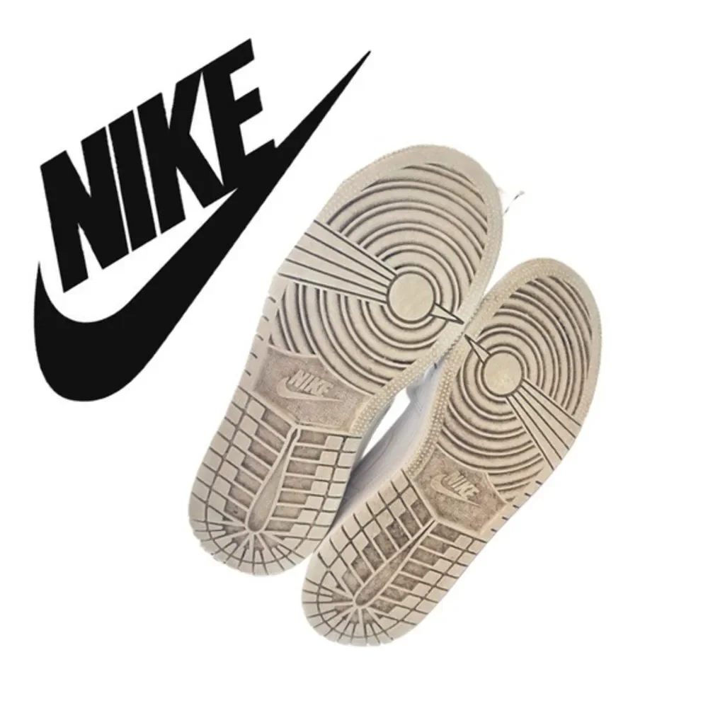 Nike AIR Jordan Retro 1 - 554725-126‎ - Size 4Y